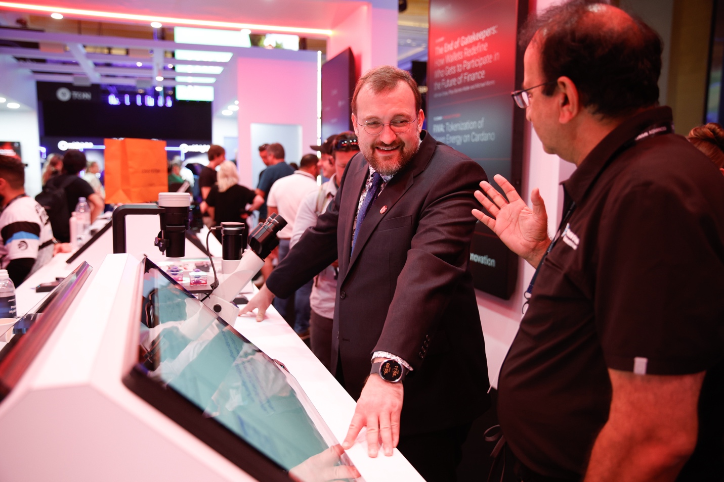 Charles Hoskinson - chuyên gia có hơn 10 năm kinh nghiệm trong lĩnh vực Web3, Blockchain, chia sẻ về sự phát triển của xu hướng này trên thế giới và Việt Nam.